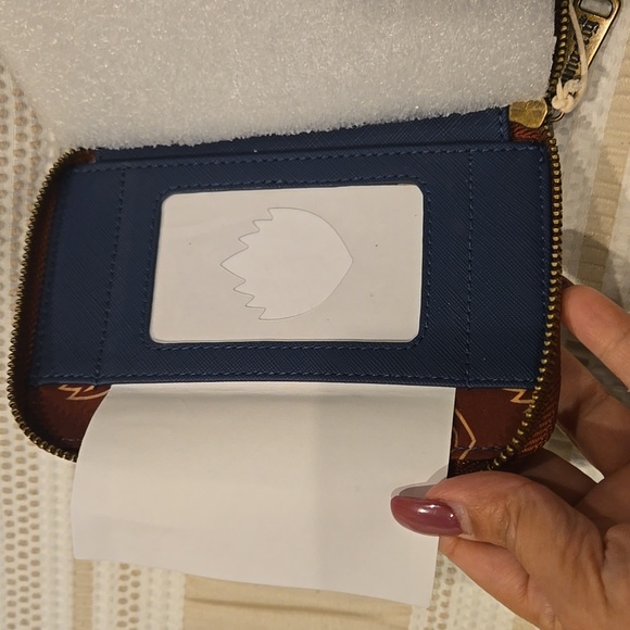 Guardian's of the Galaxy Loungefly wallet - Picture 3 of 8